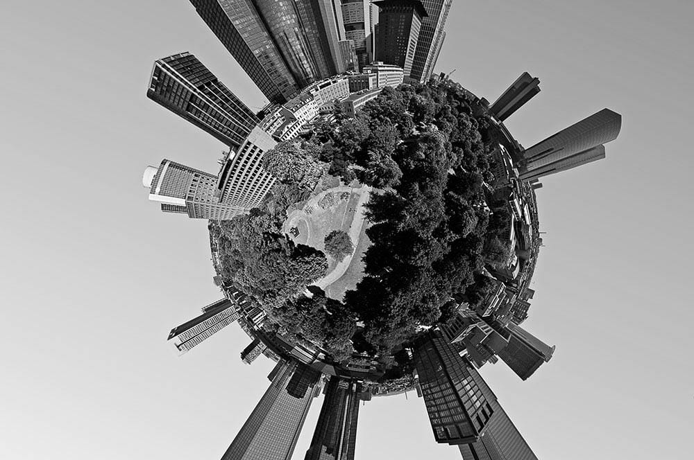 Akustikbild Frankfurt Skyline Weltkugel Schwarz-Weiß